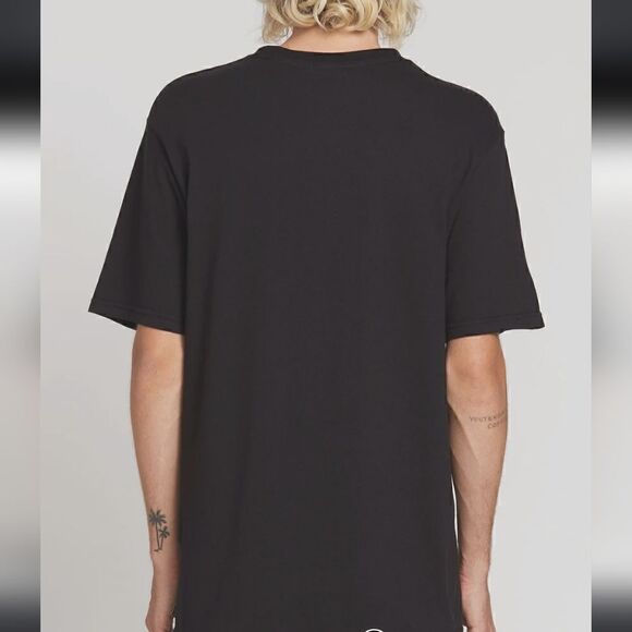 💲1️⃣0️⃣ Bundled ✔️Volcom Logo Black SS Circle Tee - Picture 2 of 5